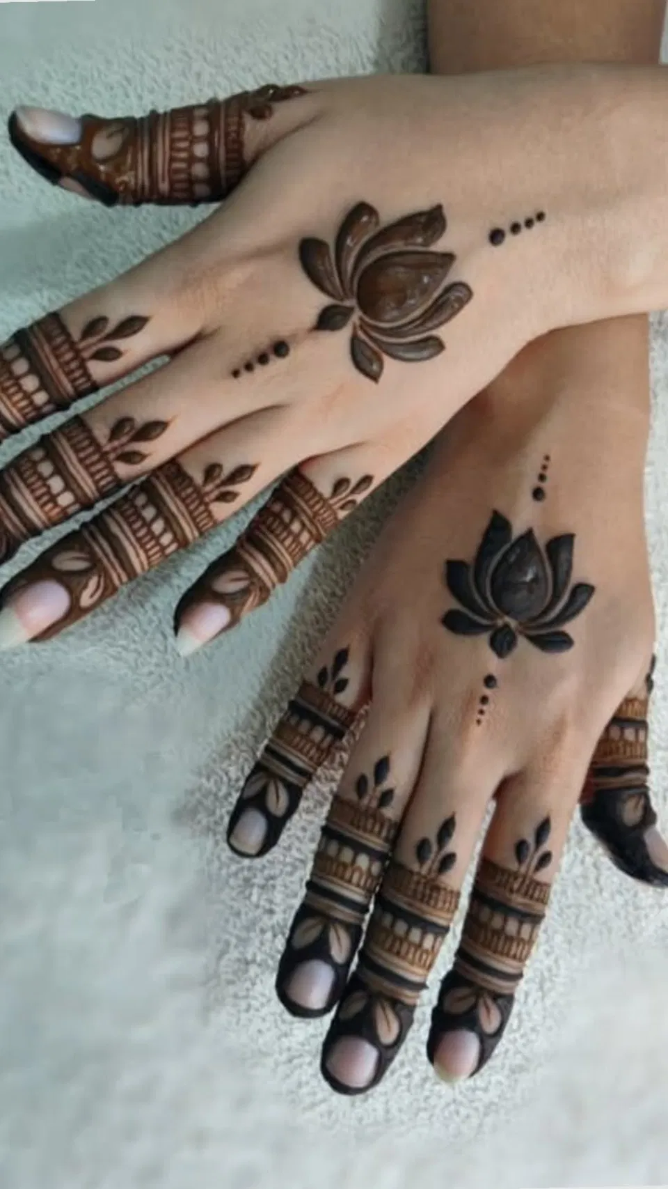 Aesthetic Arabic Back Hand Mehndi Design with Flowers and Lotus (6)
