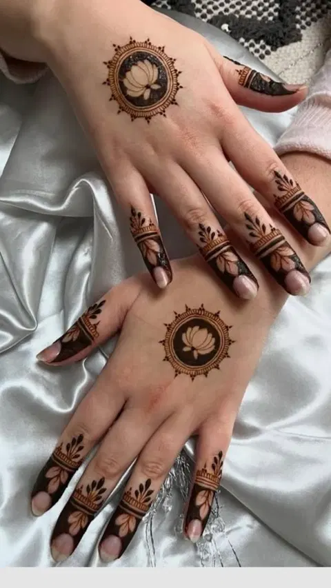 aesthetic simple circle back hand mehndi design