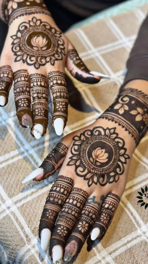 bridal stylish circle back hand mehndi design