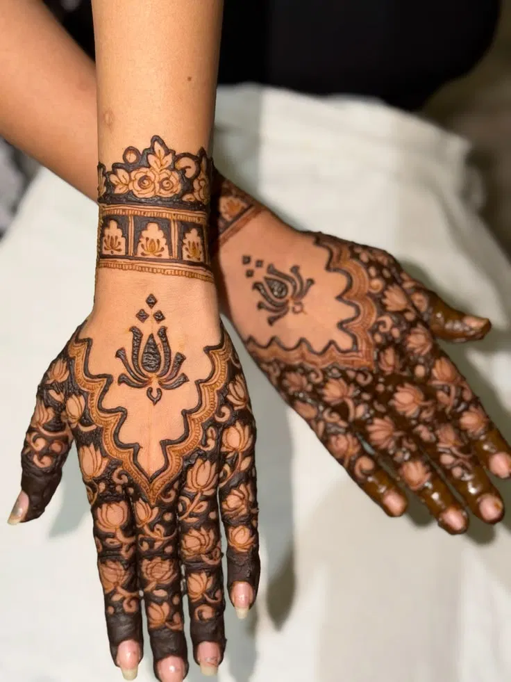Aesthetic Bridal Back Hand Mehndi Design with Jaal and Lotus (2)