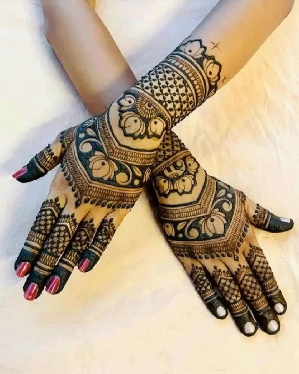 Arabic Bridal Back Hand Mehndi Design with Flowers and Lotus (3)