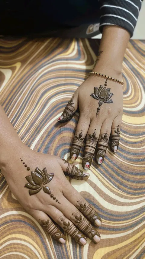 aesthetic pakistani flower back hand mehndi design