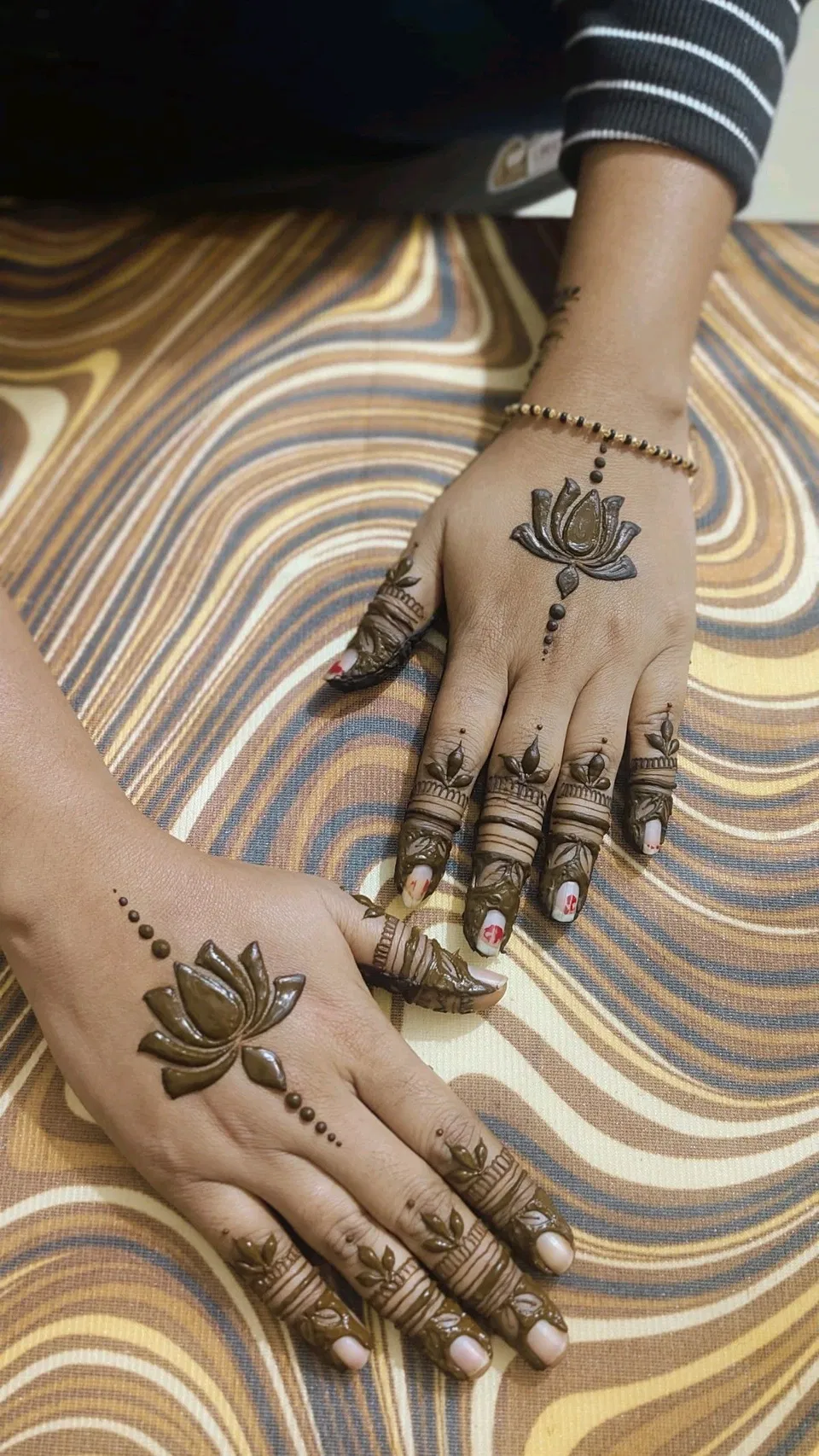 Aesthetic Pakistani Back Hand Mehndi Design with Flowers, Jaal and Lotus