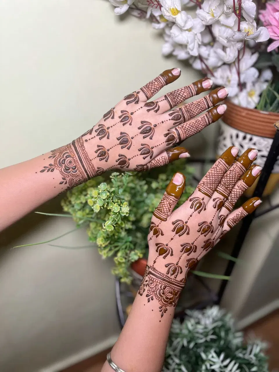 Aesthetic Arabic Back Hand Mehndi Design with Flowers and Lotus (7)