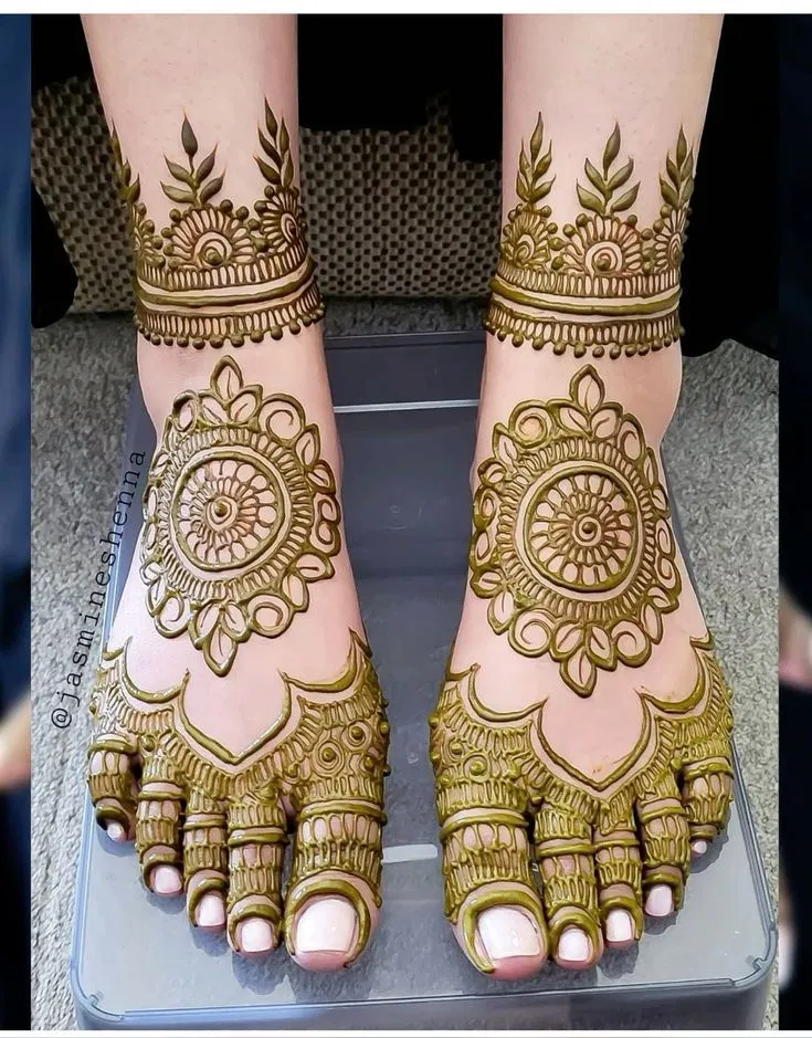 Bridal Indian Foot Mehndi Design with Gol Tikki and Deity