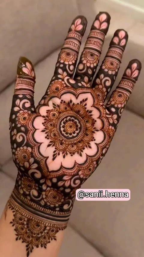 bridal royal circle finger mehndi design