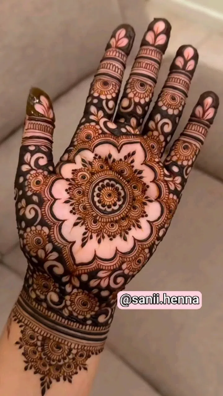 Bridal Royal Finger Mehndi Design with Gol Tikki