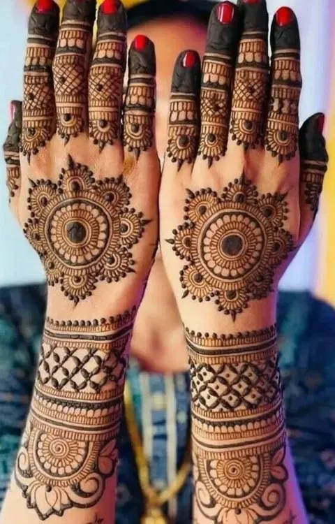 bridal circle front hand mehndi design