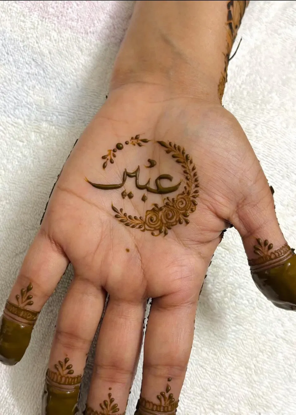 Arabic Simple Finger Mehndi Design with Hearts and Jaal