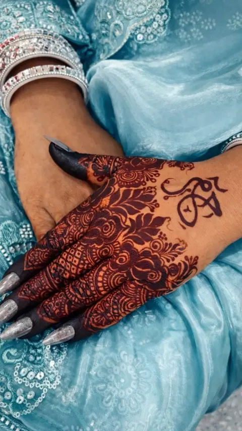 bridal stylish circle back hand mehndi design