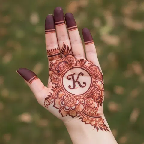 stylish circle mehndi design