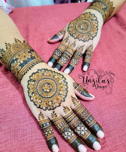 bridal circle back hand mehndi design