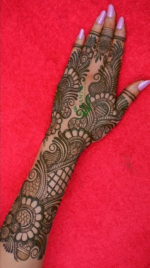 Arabic Bridal Back Hand Mehndi Design with Figures and Hearts (3)