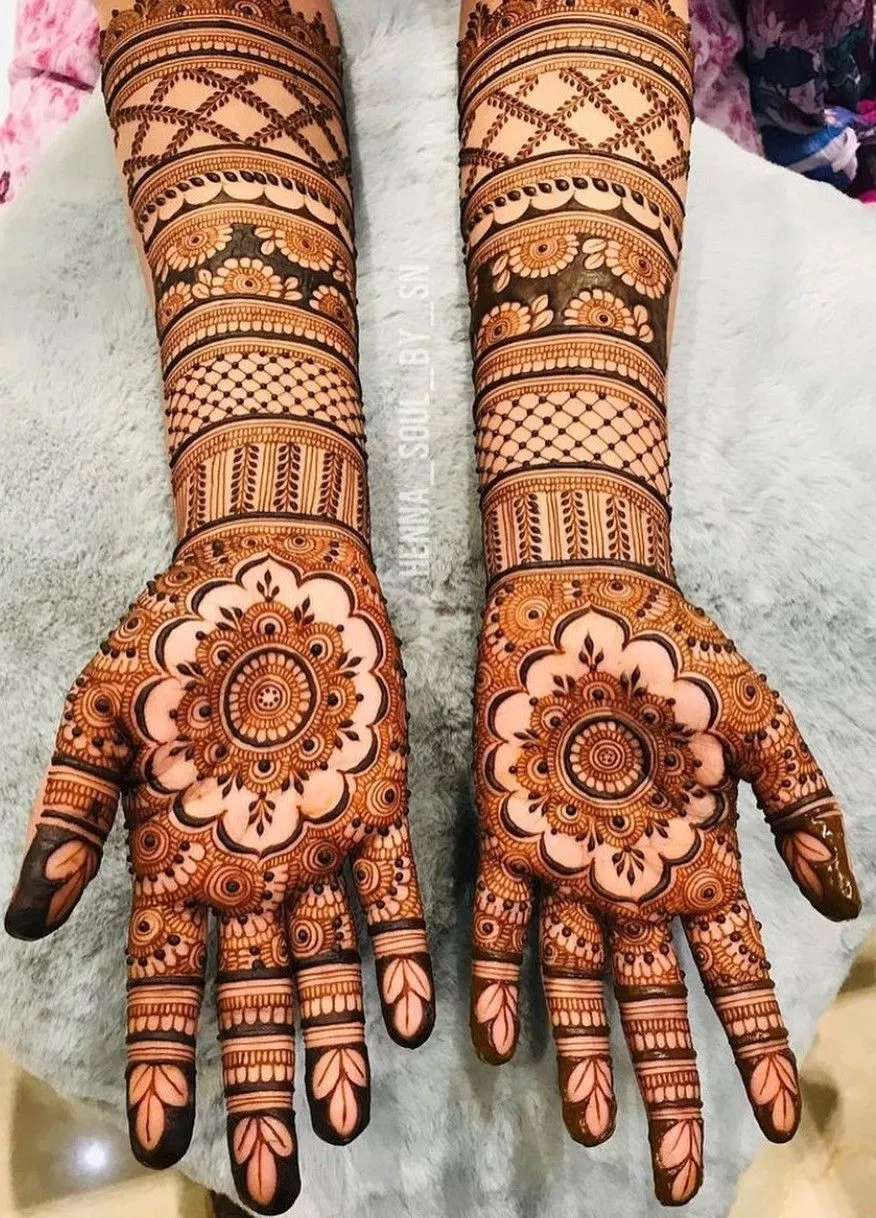 Bridal Indian Front Hand Mehndi Design with Gol Tikki (2)