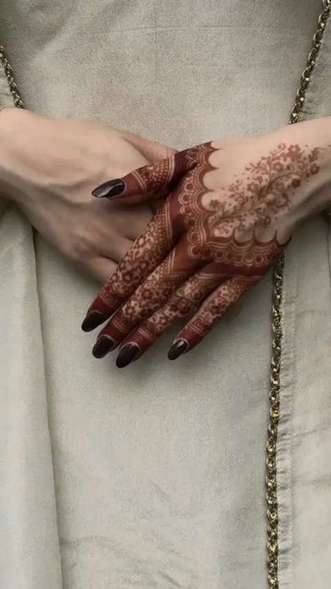 aesthetic arabic arm mehndi design