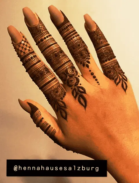 royal simple back hand mehndi design
