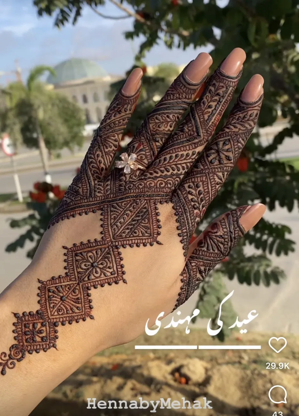 Aesthetic Royal Back Hand Mehndi Design with Gol Tikki (3)