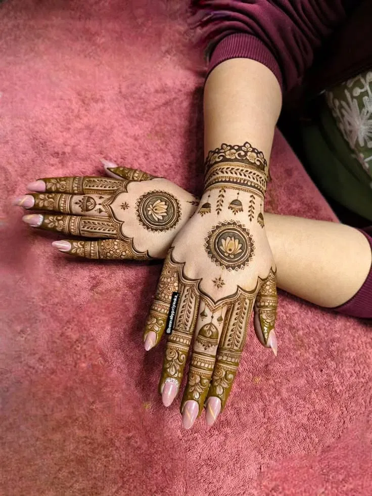 Aesthetic Bridal Back Hand Mehndi Design with Gol Tikki for Diwali