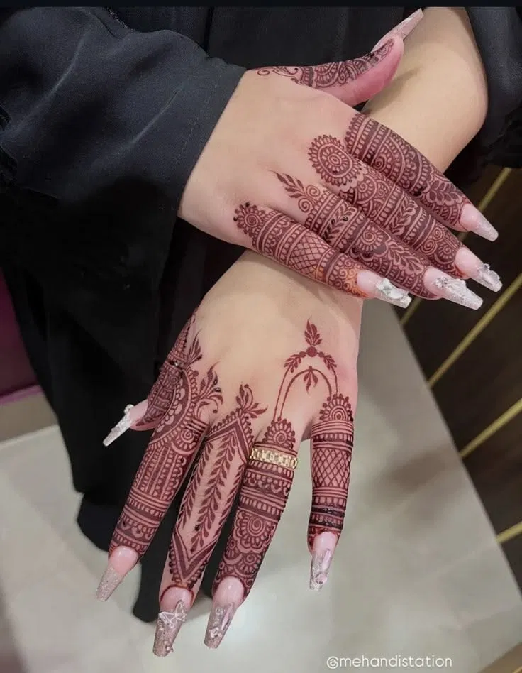 Aesthetic Royal Back Hand Mehndi Design (15)