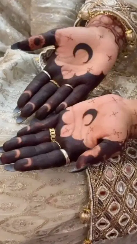 aesthetic minimal moon finger mehndi design