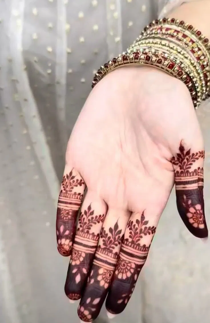 Aesthetic Royal Finger Mehndi Design with Jaal (2)