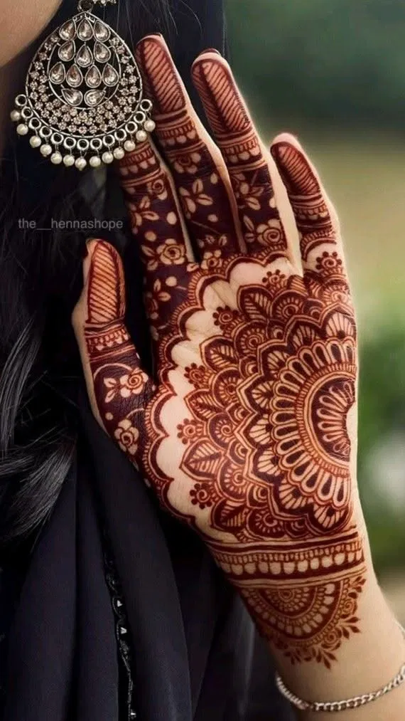 Aesthetic Bridal Finger Mehndi Design for Diwali (2)
