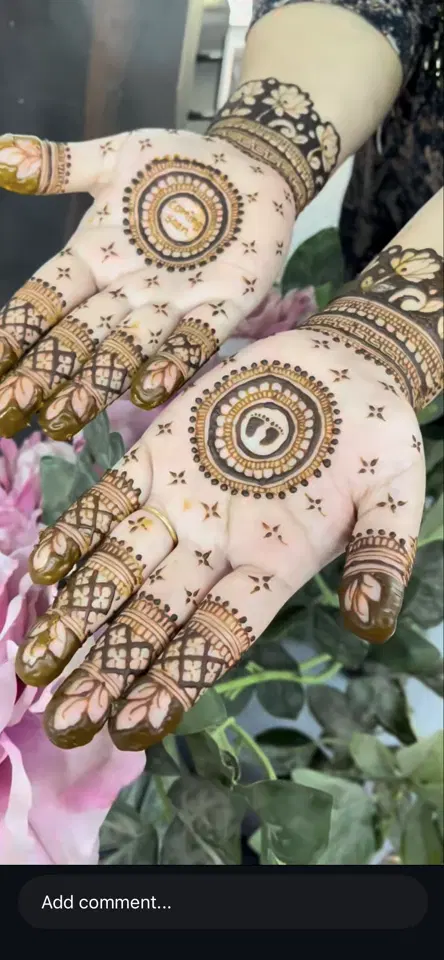 minimal circle mehndi design