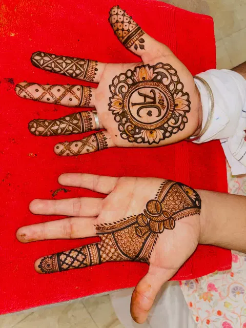 bridal stylish circle front hand mehndi design
