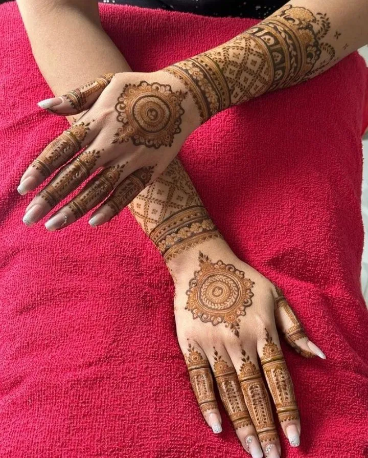 Bridal Minimal Back Hand Mehndi Design with Gol Tikki
