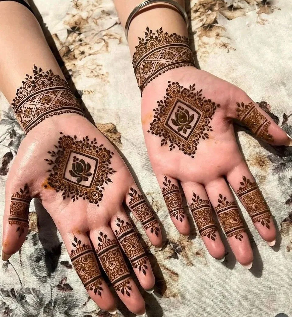 Aesthetic Stylish Front Hand Mehndi Design with Jaal for Diwali