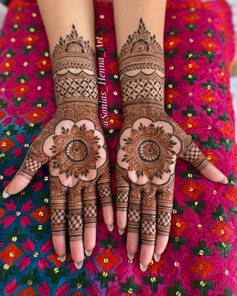 bridal circle front hand mehndi design