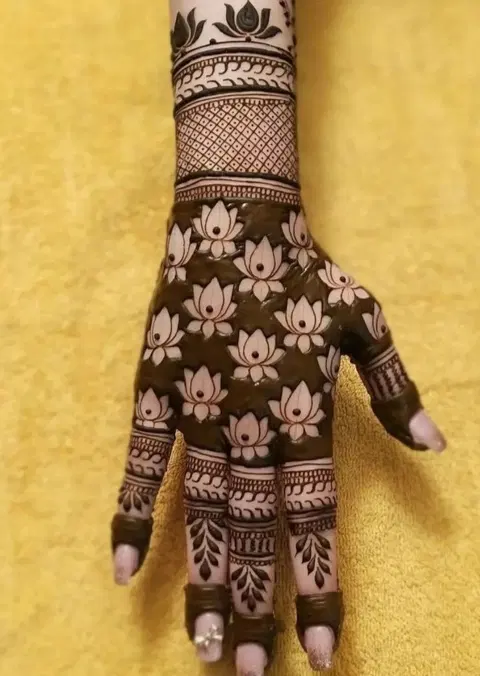 bridal flower front hand mehndi design