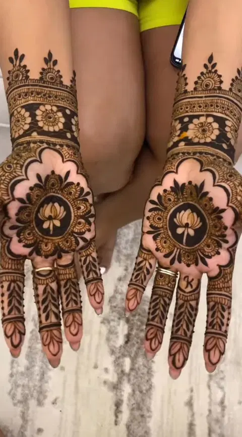 aesthetic bridal circle back hand mehndi design