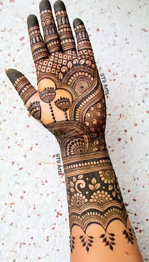 bridal indian heart front hand mehndi design
