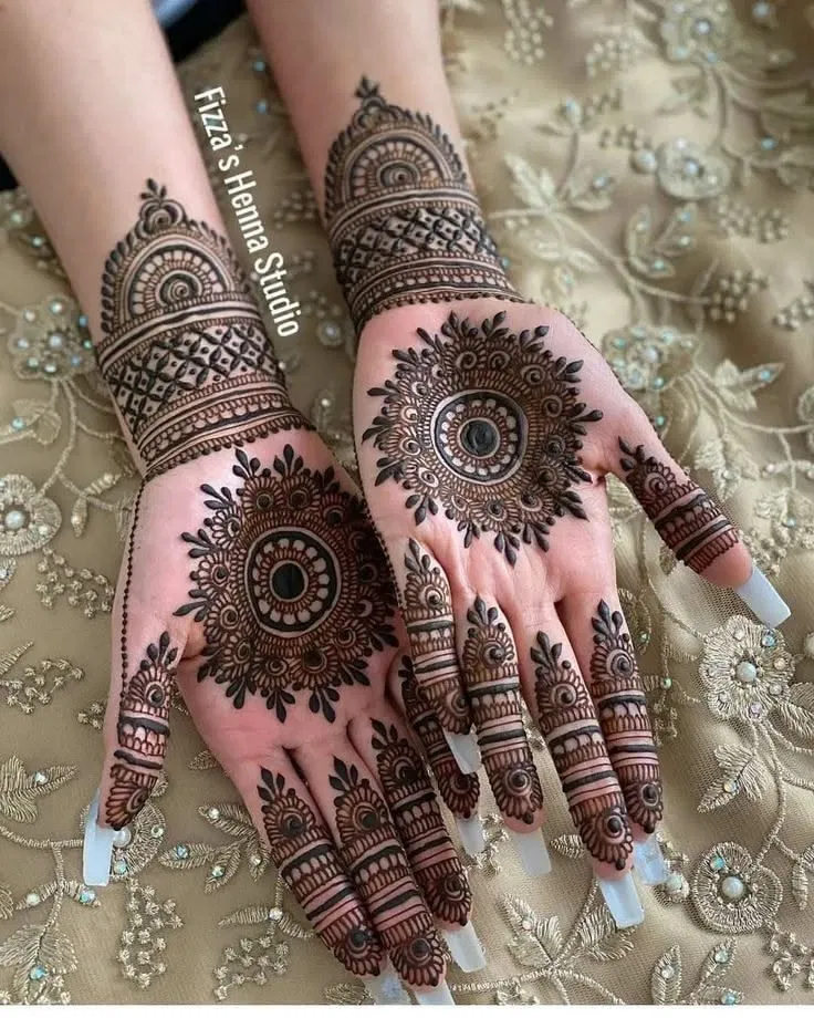 Arabic Bridal Finger Mehndi Design with Gol Tikki for Diwali