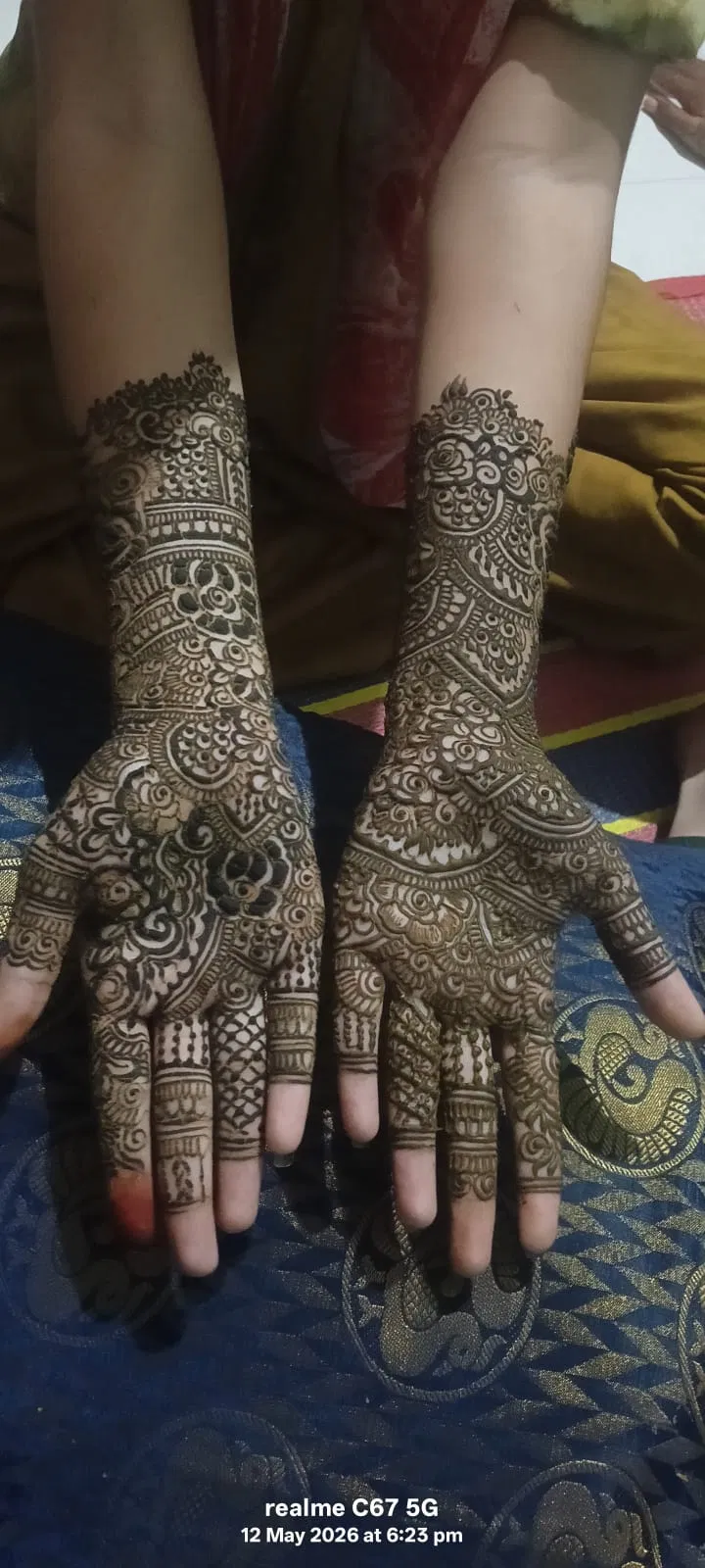 Bridal Front Hand Mehndi Design with Figures