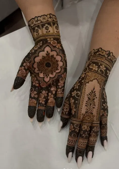 aesthetic bridal circle back hand mehndi design