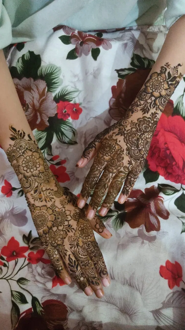 Bridal Back Hand Mehndi Design with Flowers and Jaal