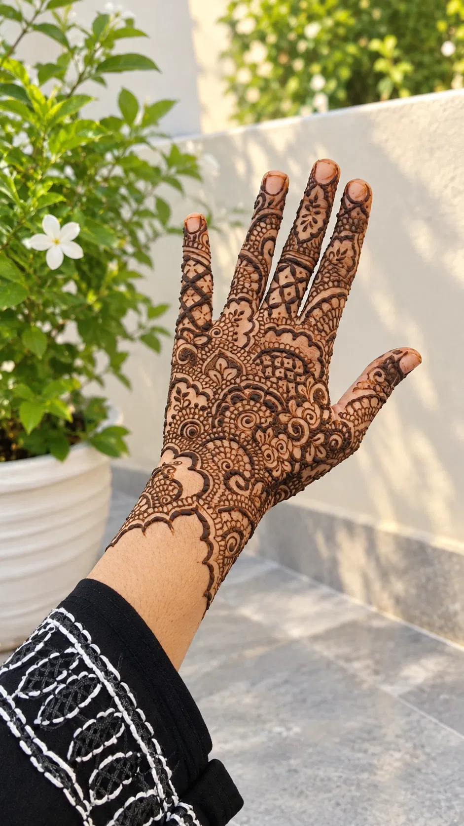 Arabic Bridal Front Hand Mehndi Design with Jaal