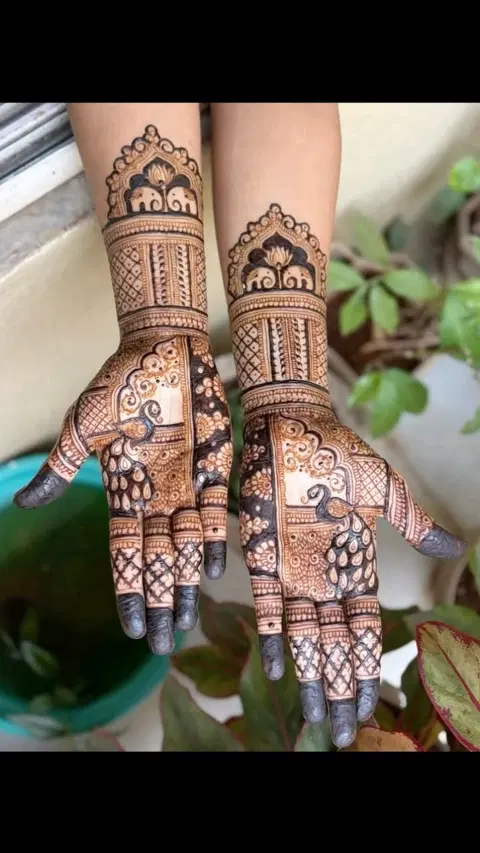 bridal royal figure front hand mehndi design