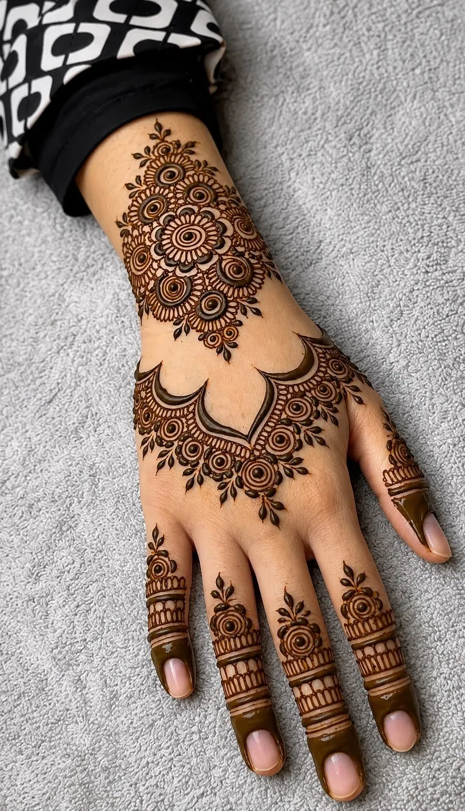 Bridal Stylish Full Hand Mehndi Design with Jaal for Teej