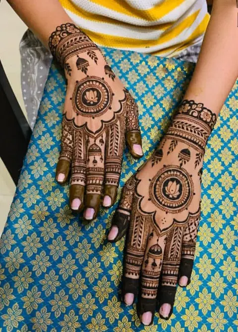 royal simple circle finger mehndi design