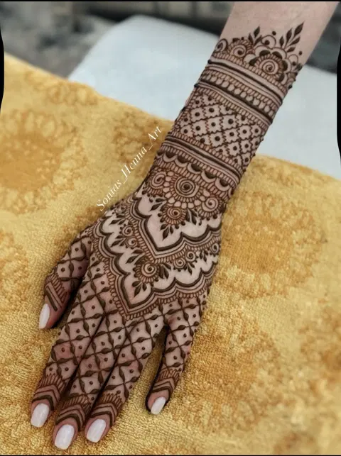 arabic bridal circle back hand mehndi design