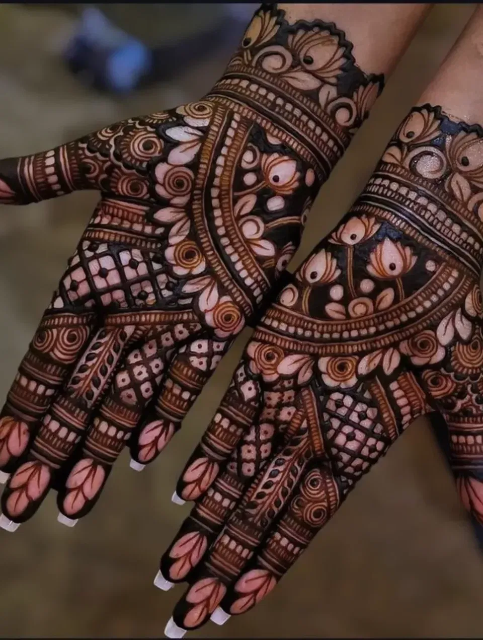 Bridal Stylish Front Hand Mehndi Design with Gol Tikki for Teej