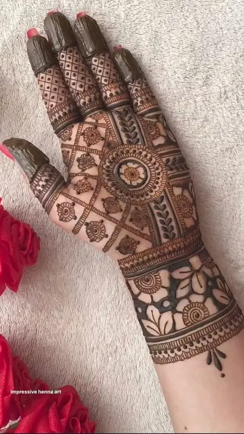 bridal indian circle back hand mehndi design