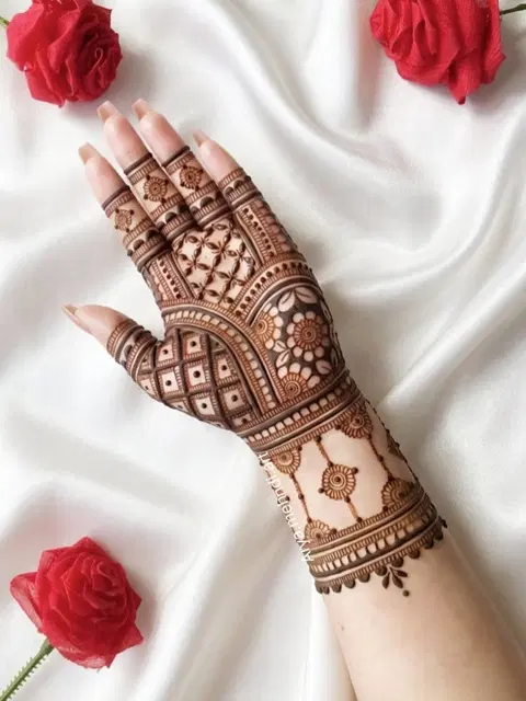 bridal simple circle front hand mehndi design