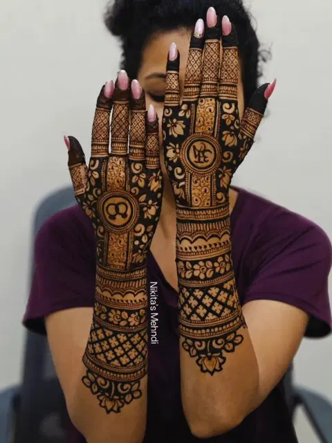 bridal stylish circle back hand mehndi design