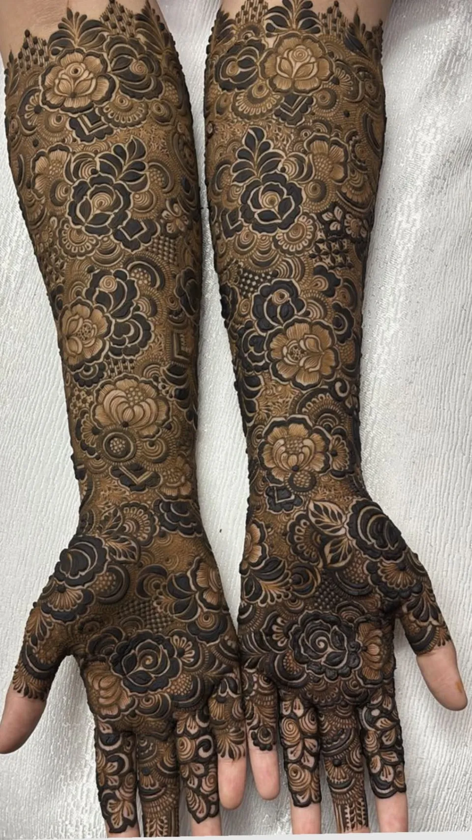 Arabic Bridal Back Hand Mehndi Design with Figures
