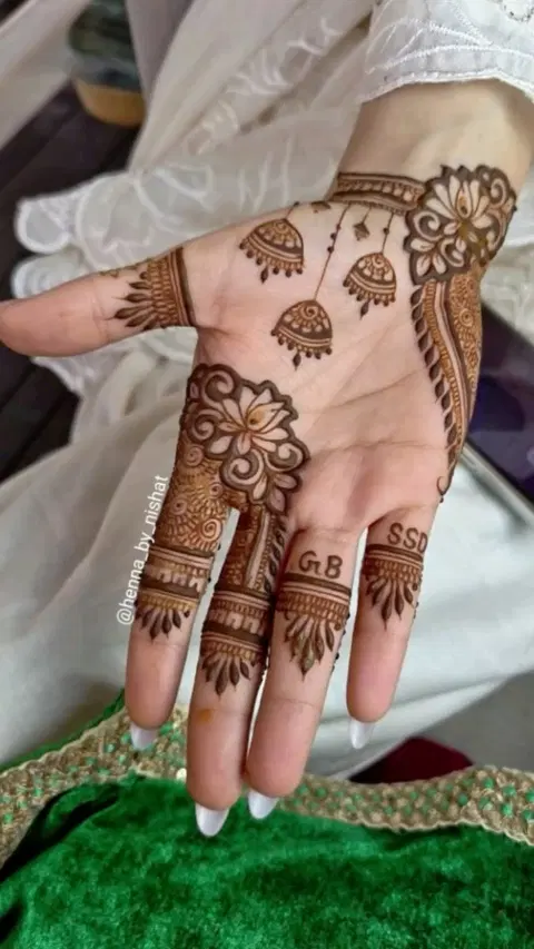 aesthetic minimal bel front hand mehndi design