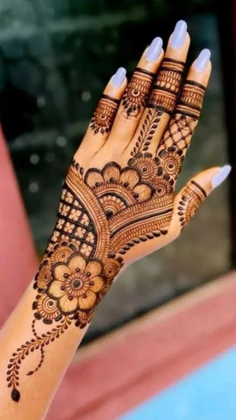 simple stylish front hand mehndi design